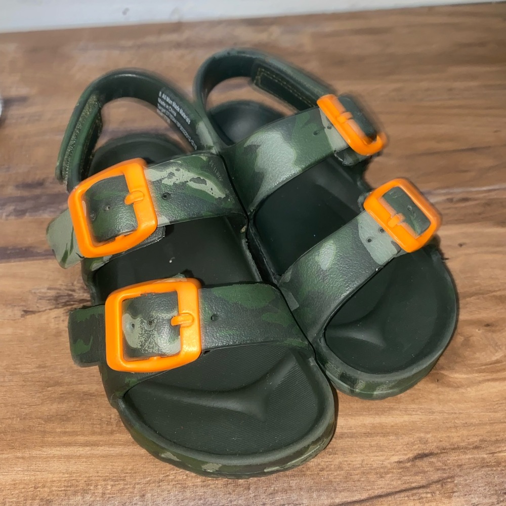 Camo cat & jack toddler sandals size 8